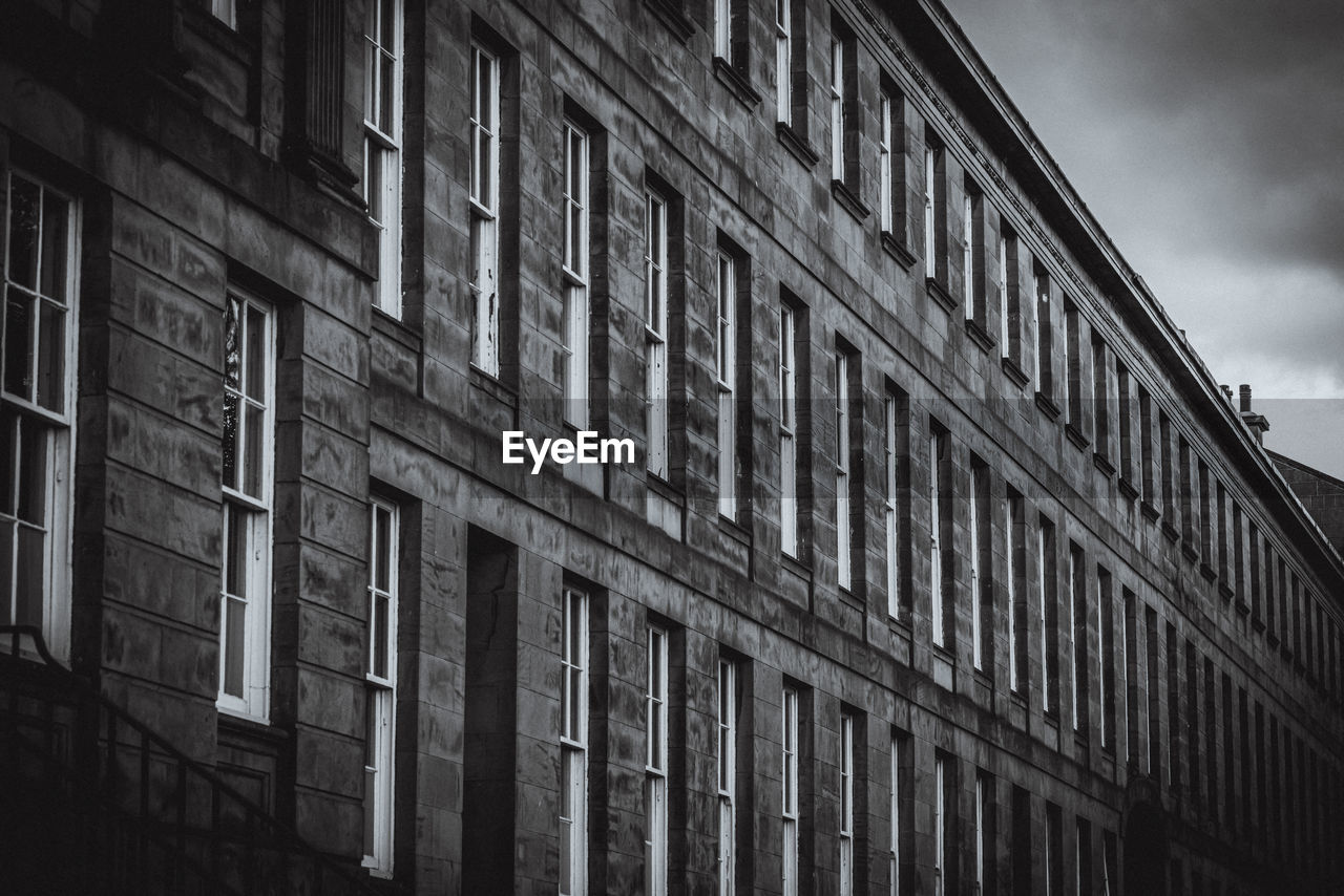 LOW ANGLE VIEW OF OLD BUILDING AGAINST SKY