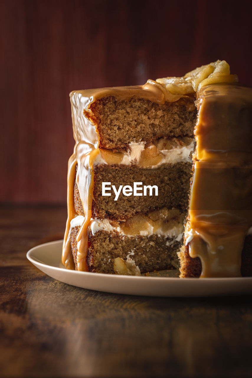 CLOSE-UP OF CAKE IN PLATE