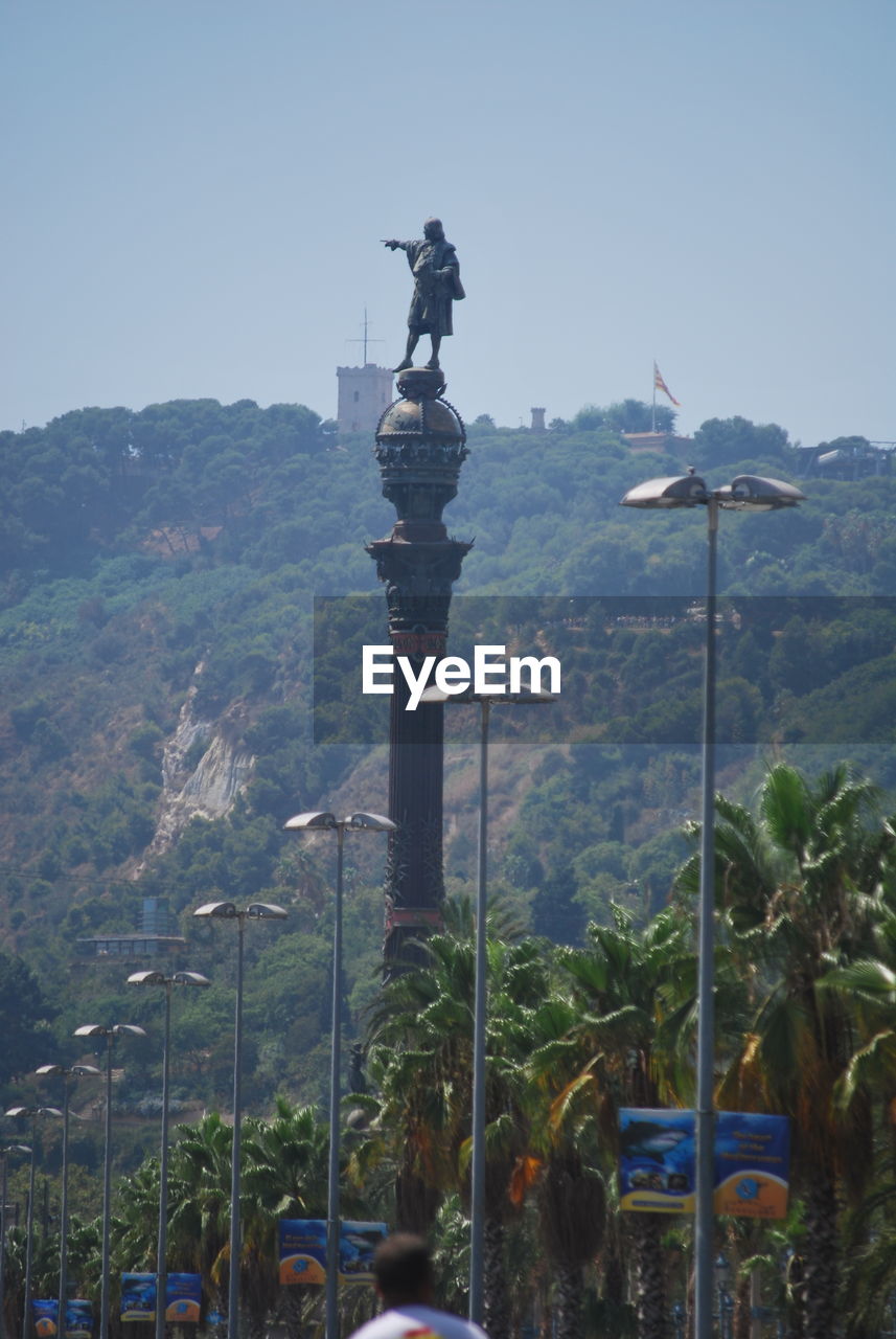 LOW ANGLE VIEW OF STATUE IN CITY