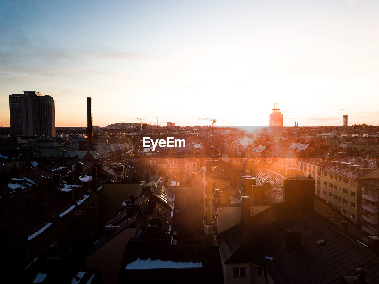 HIGH ANGLE VIEW OF CITY AGAINST CLEAR SKY