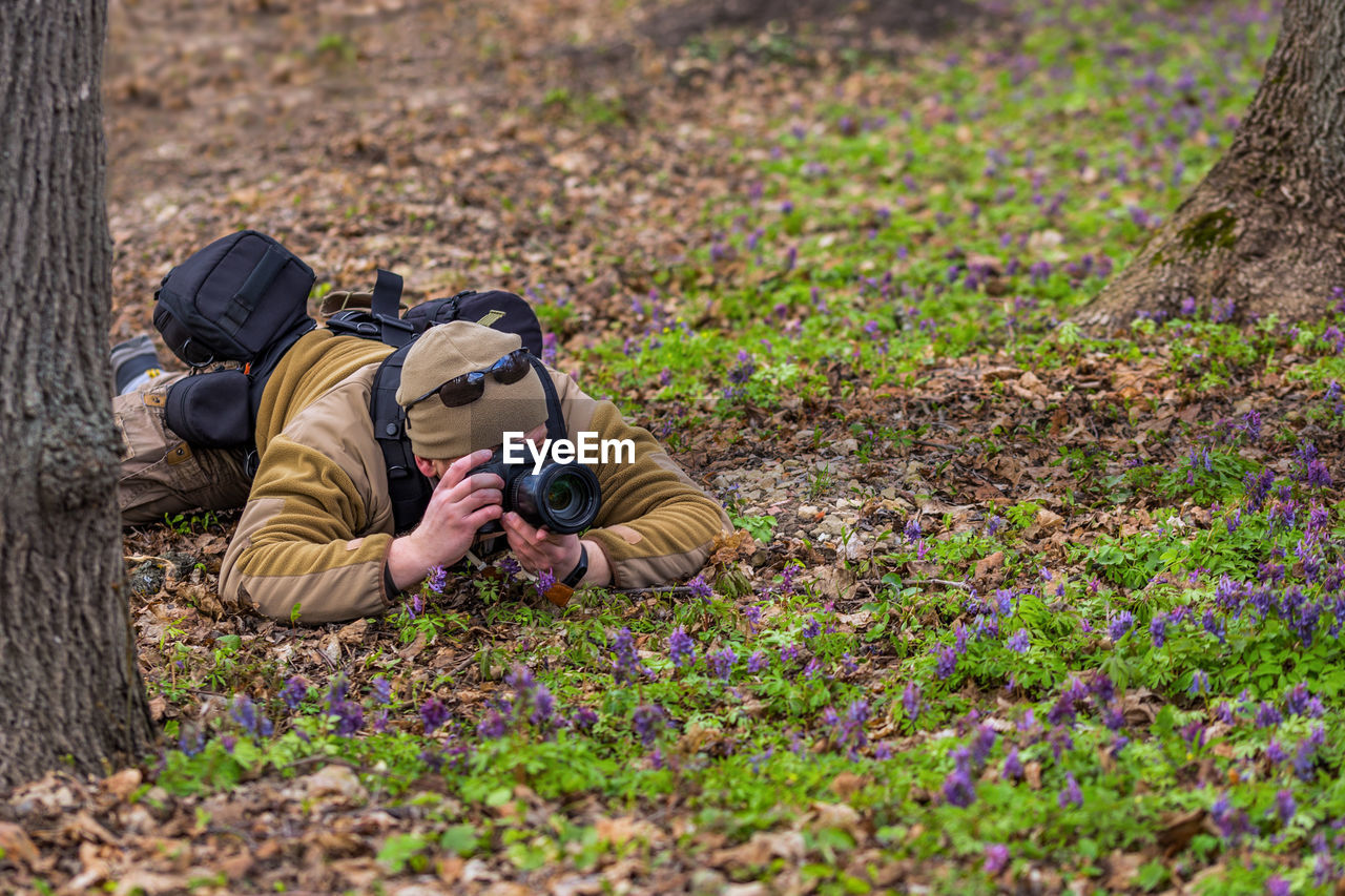 MAN PHOTOGRAPHING WITH CAMERA