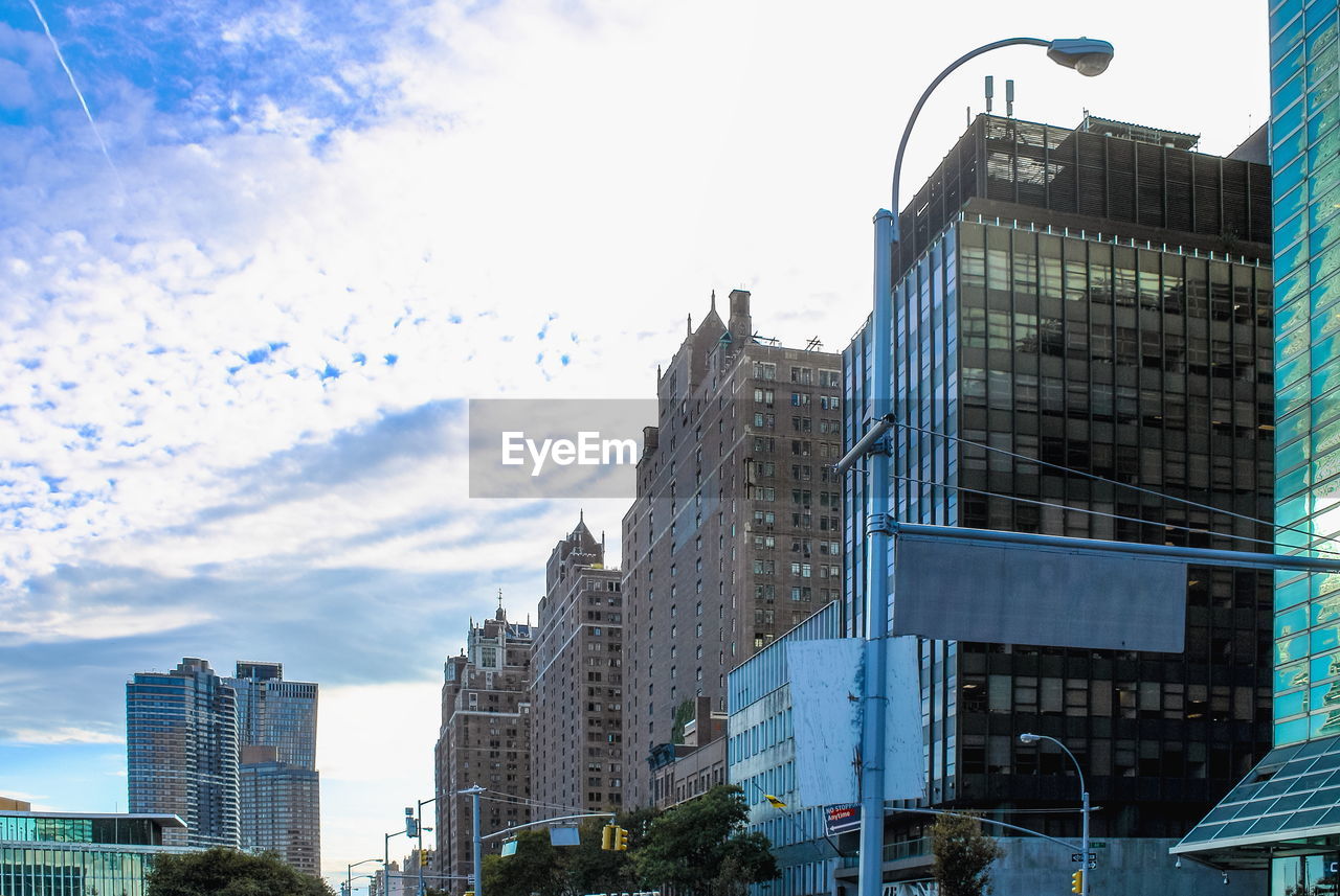 LOW ANGLE VIEW OF SKYSCRAPERS AGAINST SKY IN CITY