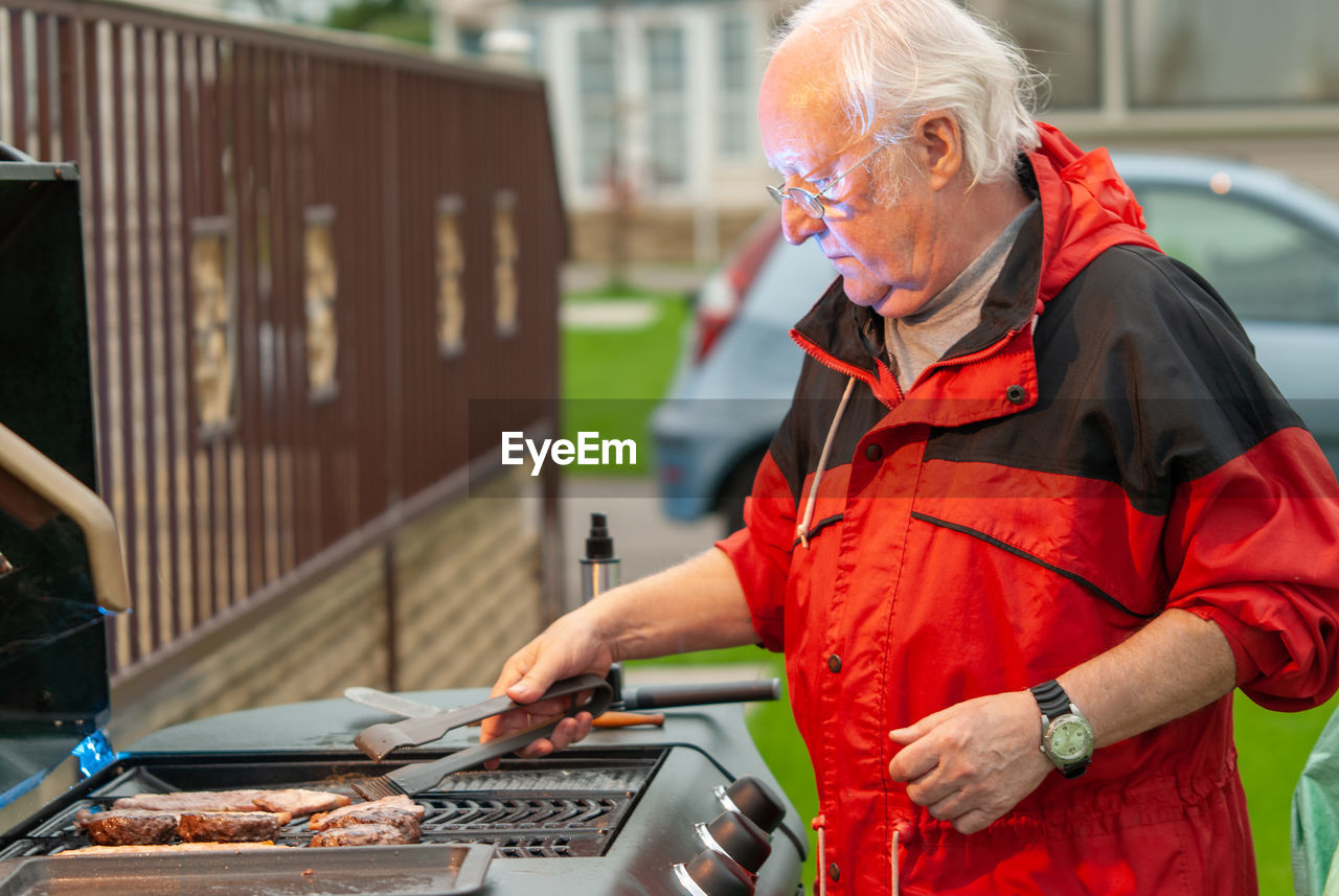 Man working in tray