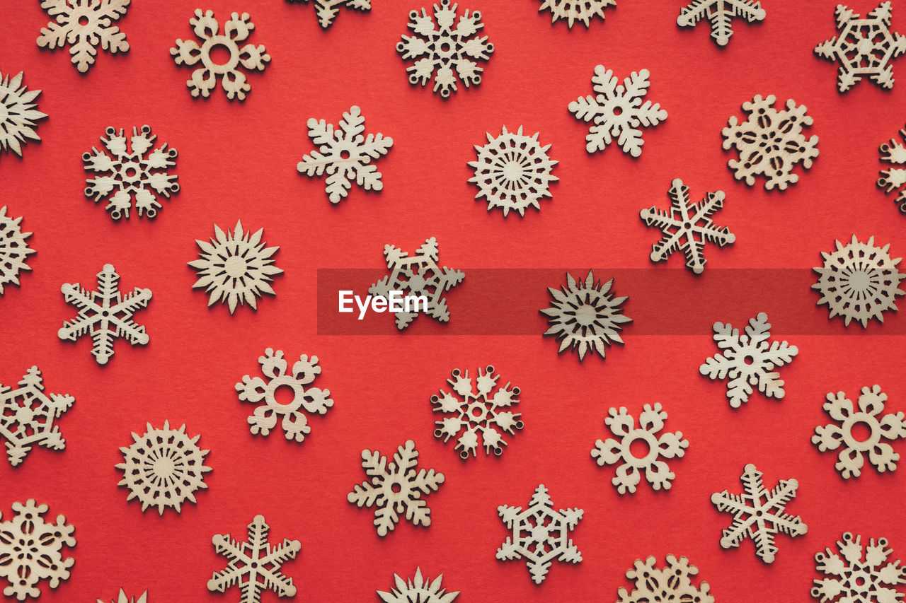 FULL FRAME SHOT OF RED AND YELLOW PETALS ON BACKGROUND