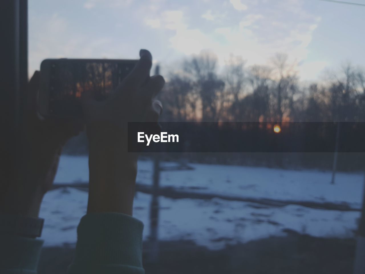 CLOSE-UP OF PERSON PHOTOGRAPHING THROUGH CAR WINDOW