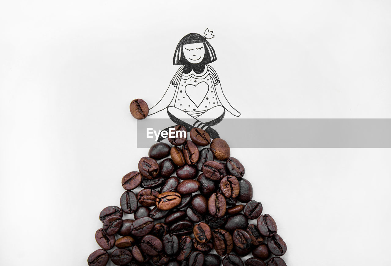 CLOSE-UP OF COFFEE CUP OVER WHITE BACKGROUND