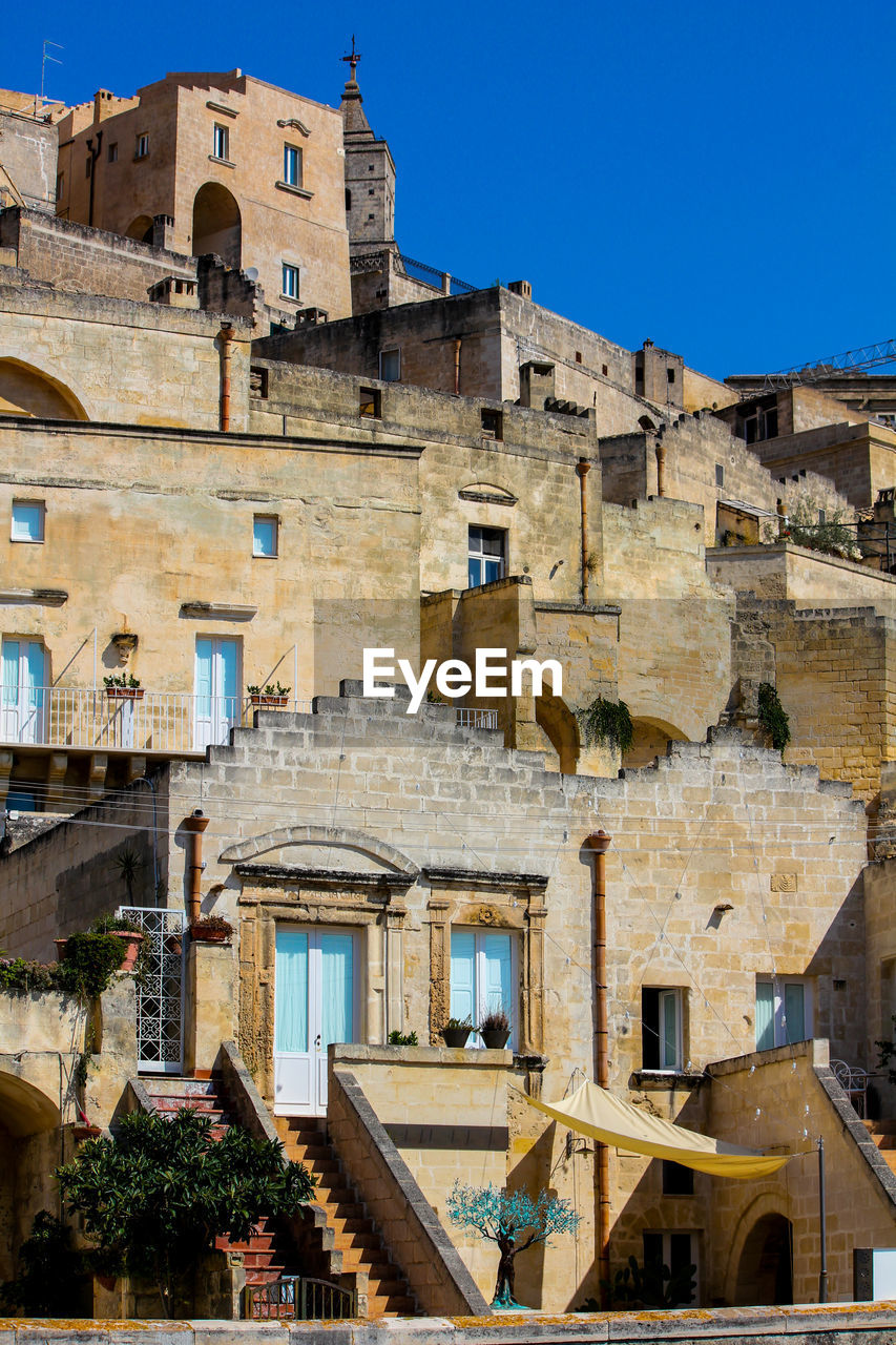 LOW ANGLE VIEW OF BUILDINGS AGAINST CLEAR SKY