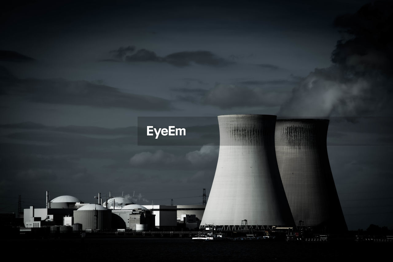 A nuclear power plant in distress