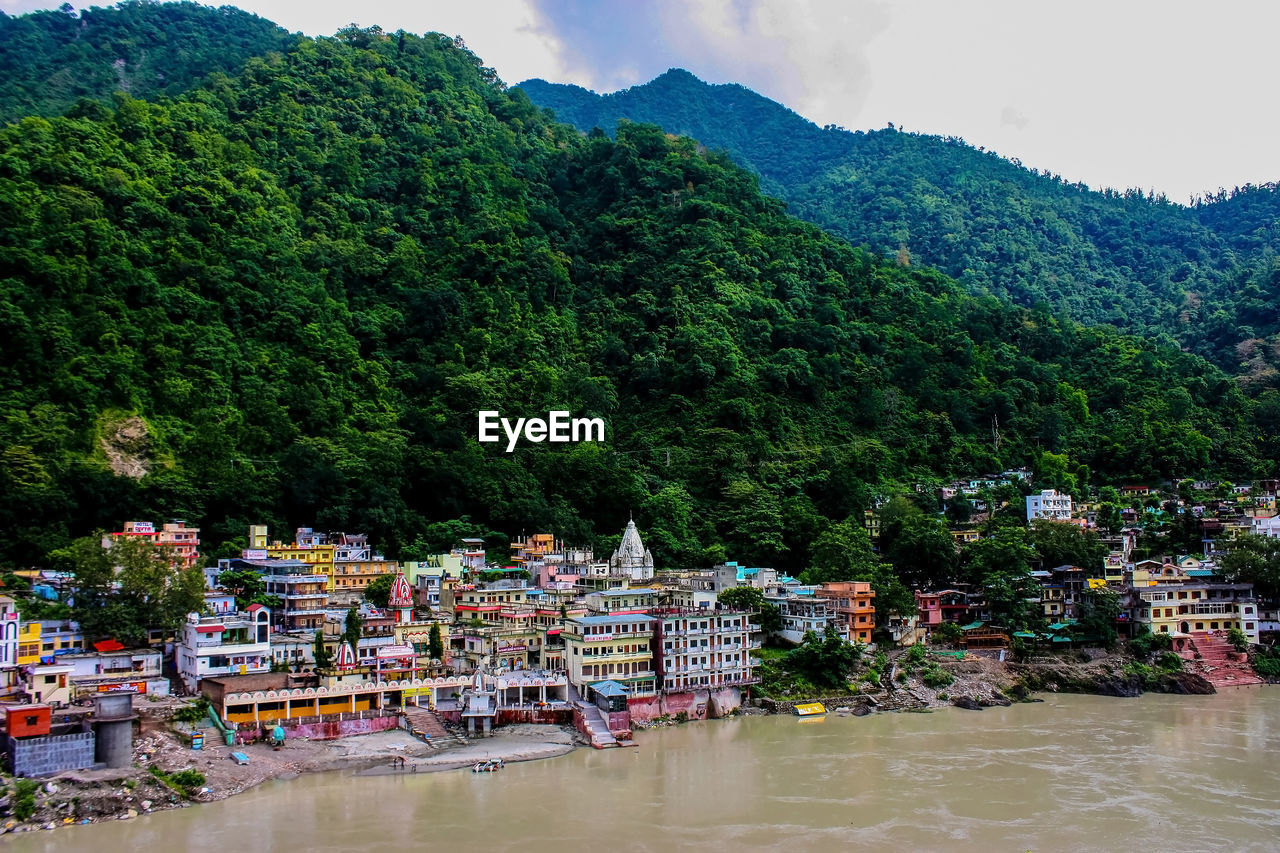 PANORAMIC SHOT OF BUILDINGS AGAINST SKY IN TOWN