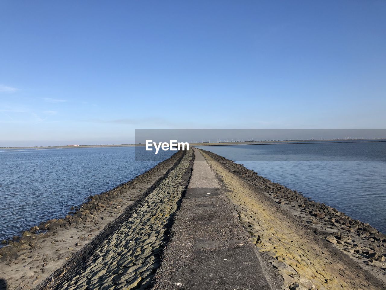 PANORAMIC VIEW OF SEA AGAINST CLEAR BLUE SKY