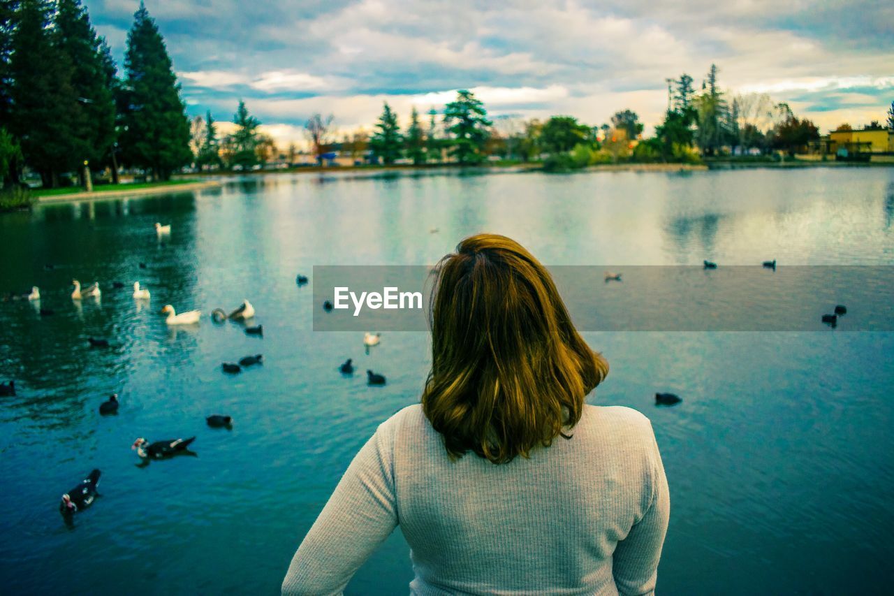 Young woman in front of lake