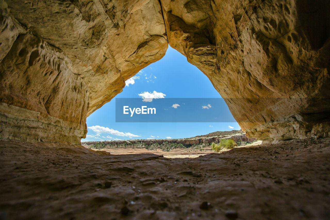 VIEW OF ROCK FORMATION IN DESERT