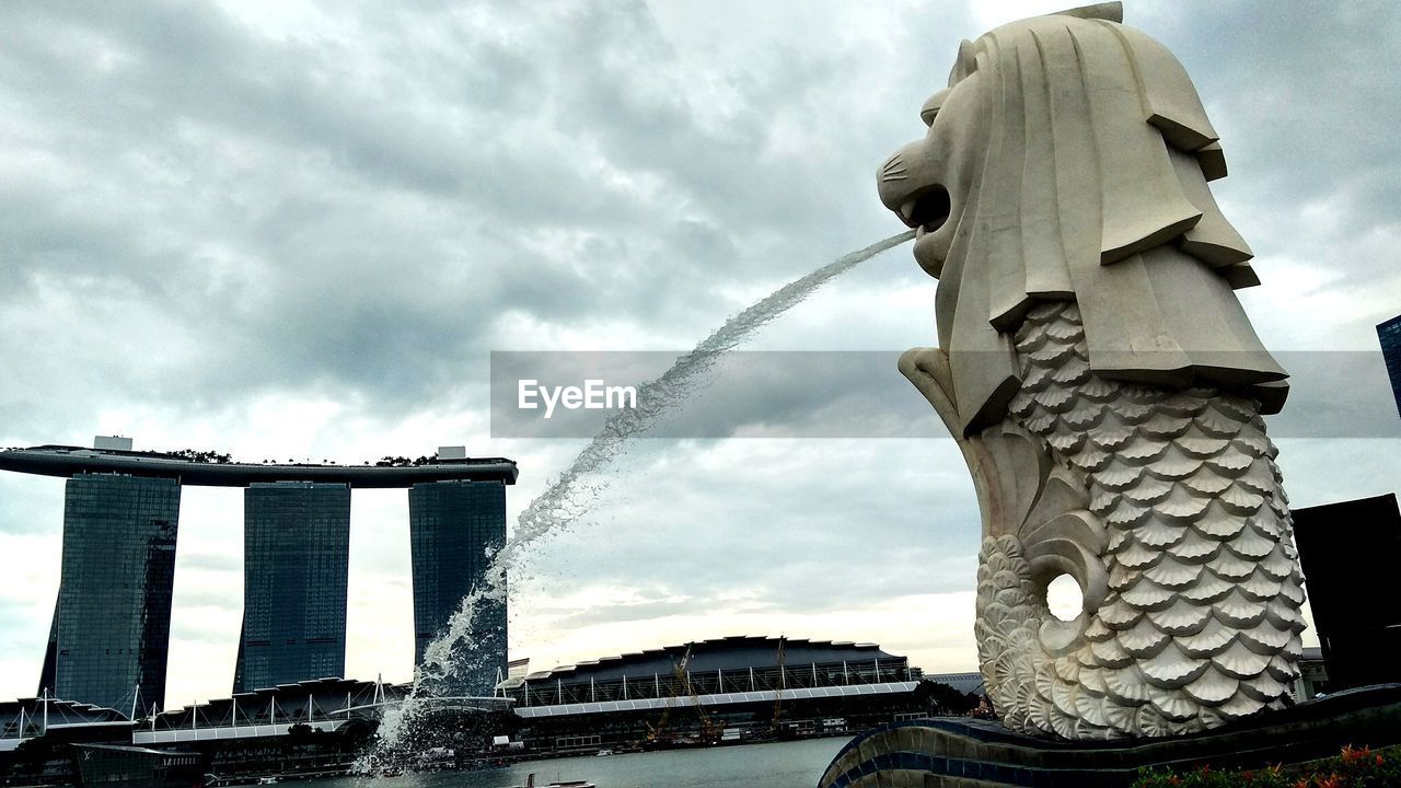 LOW ANGLE VIEW OF STATUE OF BRIDGE