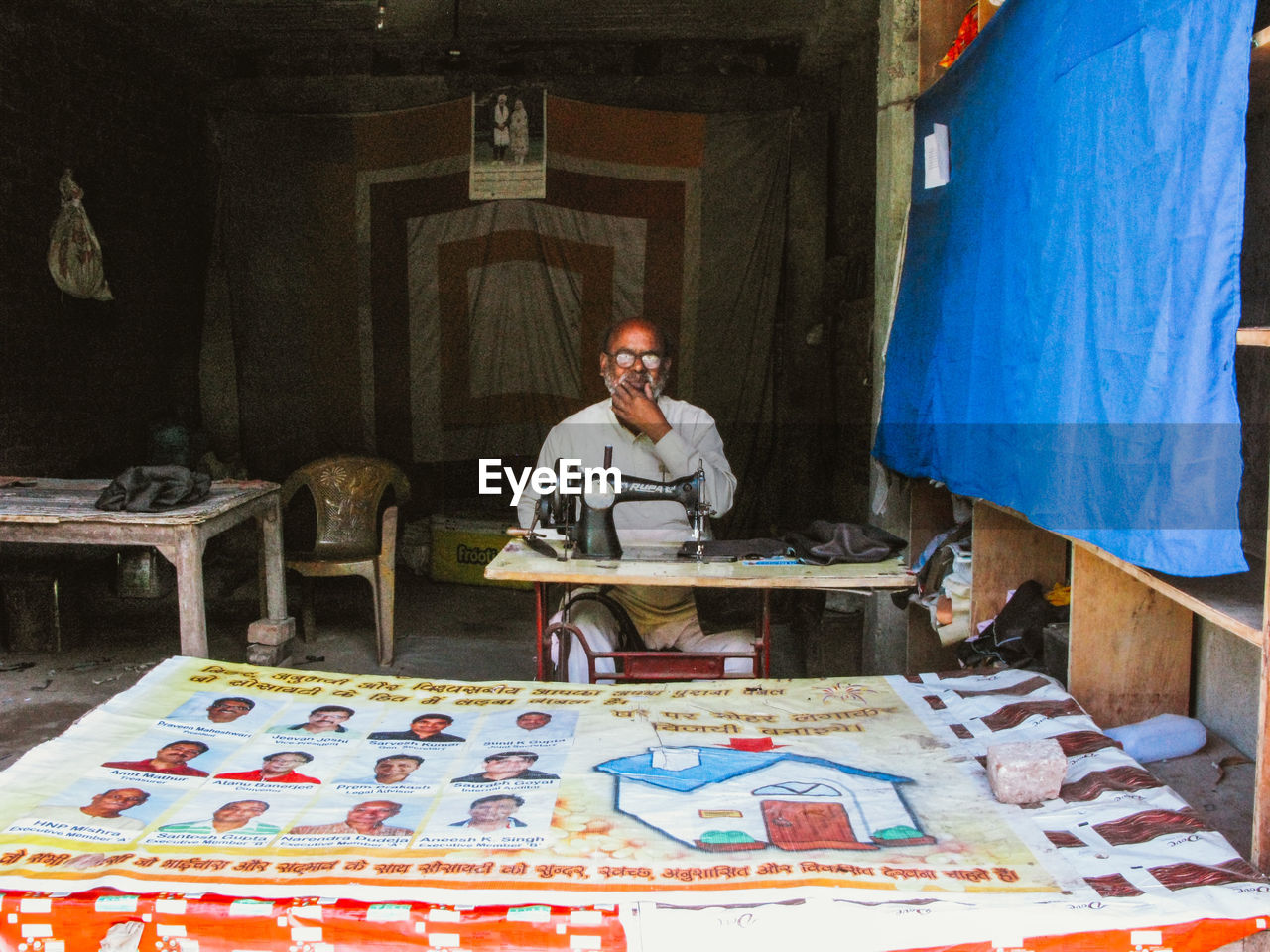 FULL LENGTH PORTRAIT OF MAN SITTING ON FLOOR