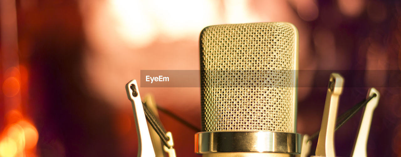 CLOSE-UP OF ELECTRIC FAN