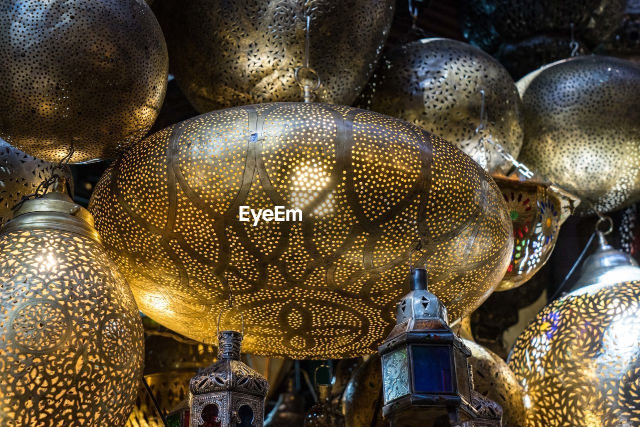 CLOSE-UP OF BUDDHA STATUE