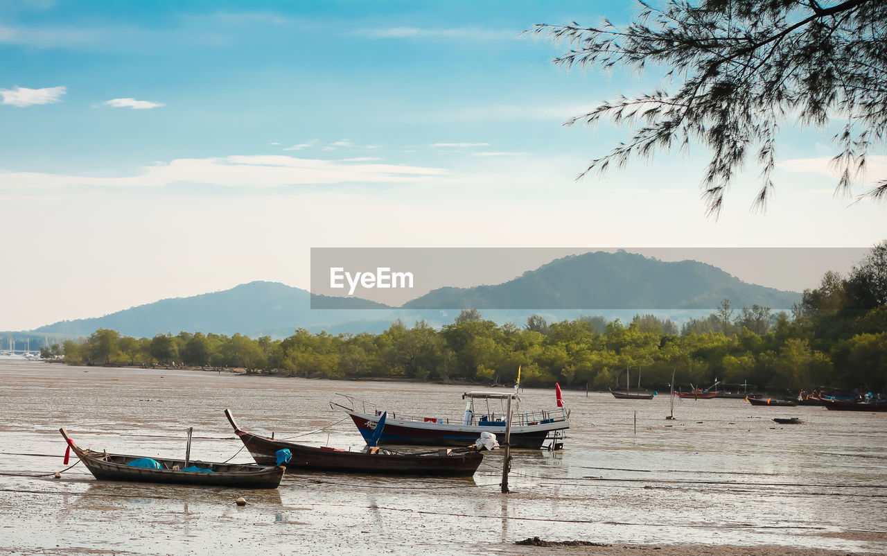 BOATS ON SEA AGAINST MOUNTAINS