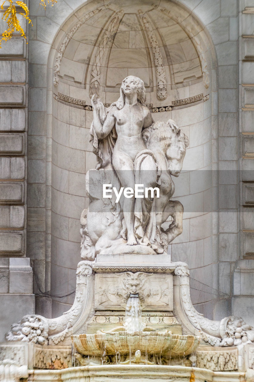 STATUE OF STATUES IN A BUILDING