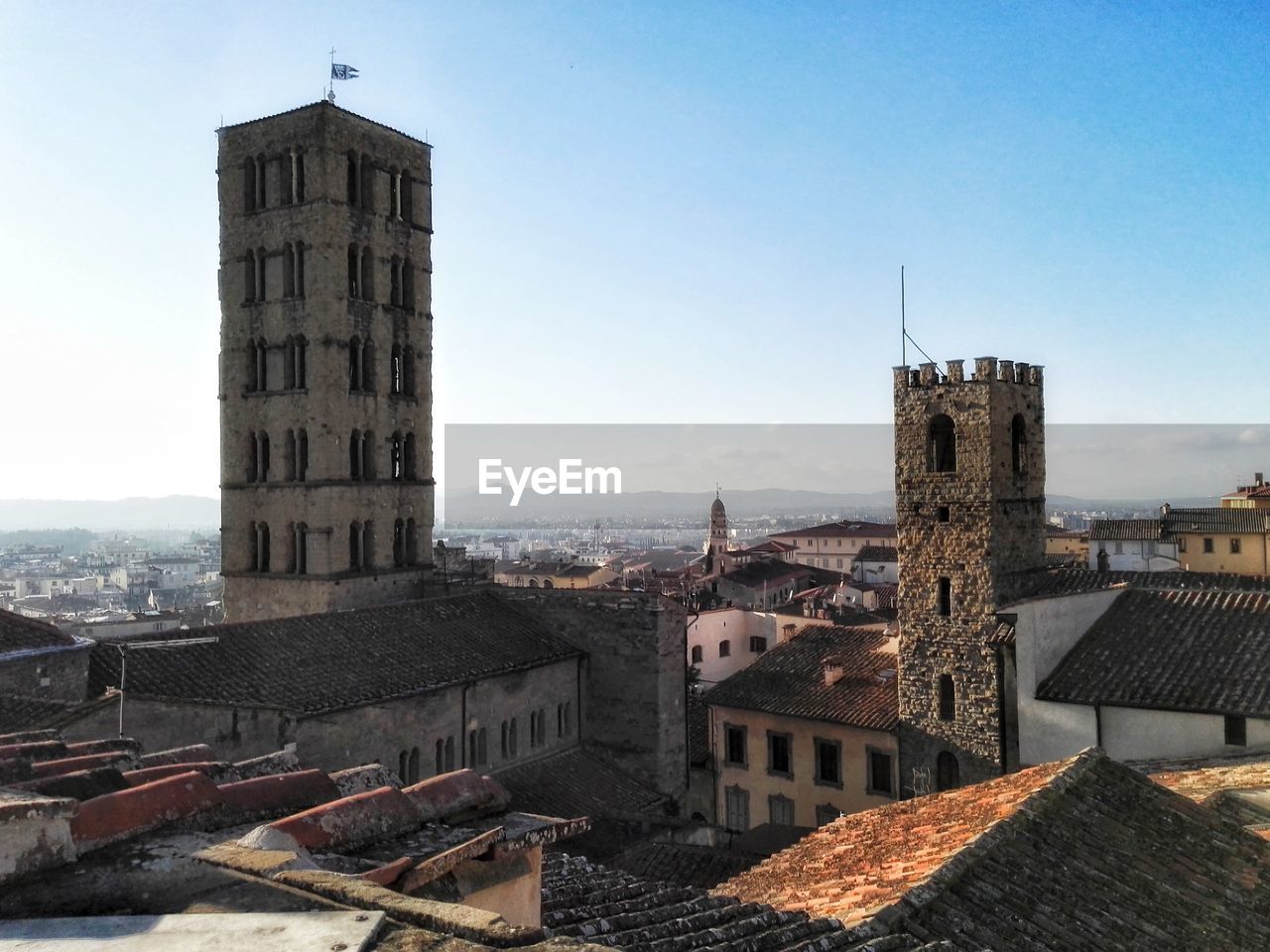 HIGH ANGLE VIEW OF OLD TOWN IN CITY