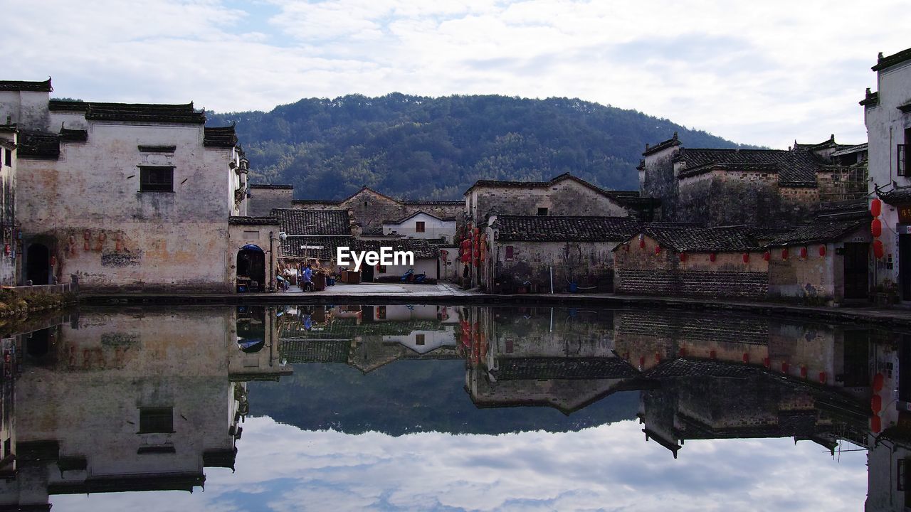 PANORAMIC VIEW OF CATHEDRAL AGAINST SKY