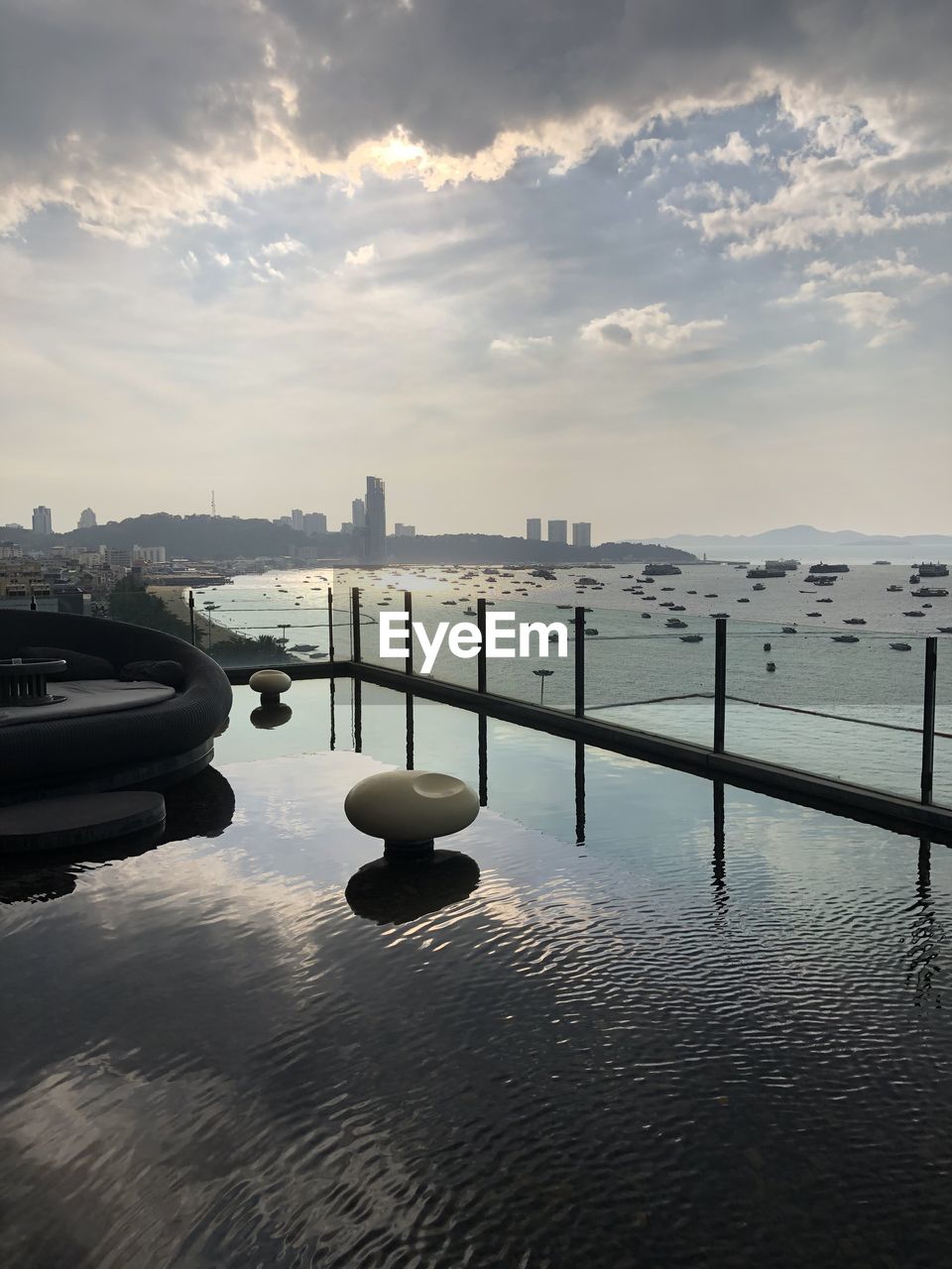 BOAT IN SEA AGAINST SKY IN CITY