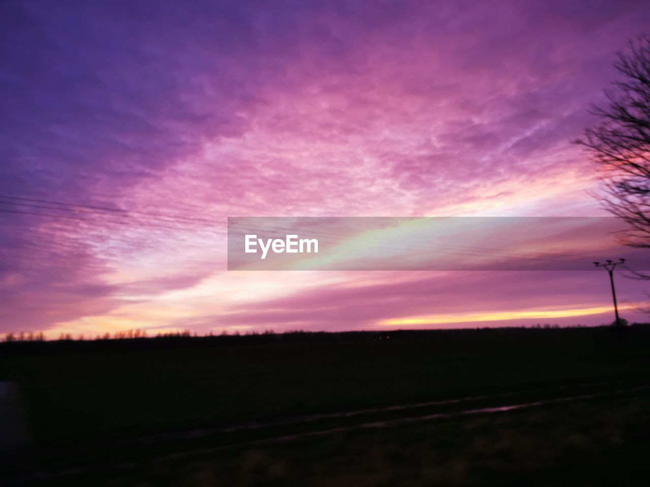 SCENIC VIEW OF DRAMATIC SKY OVER SILHOUETTE LANDSCAPE