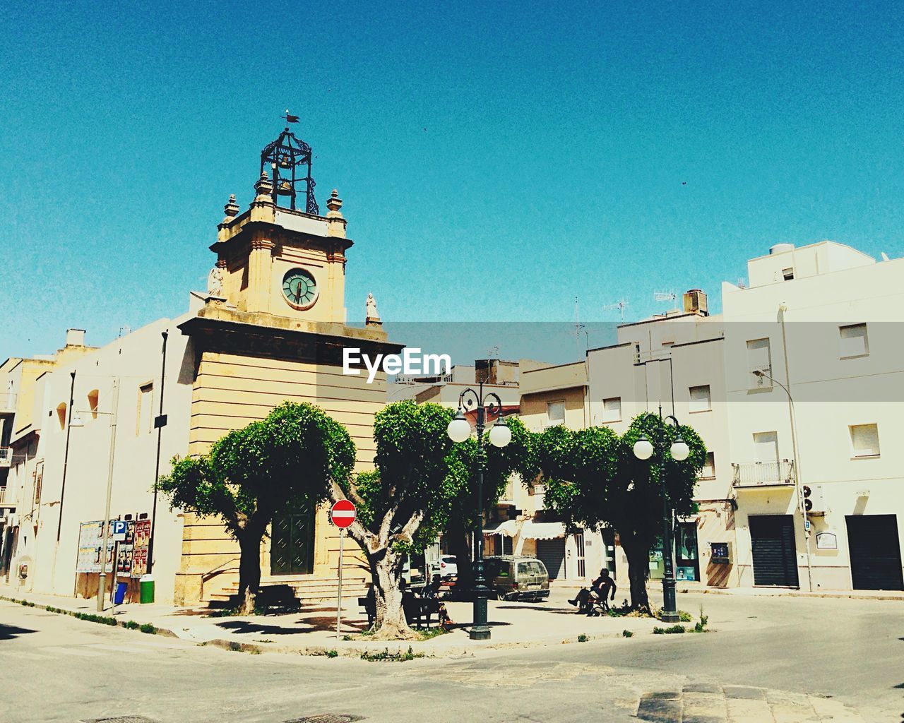 VIEW OF BUILT STRUCTURE AGAINST CLEAR BLUE SKY