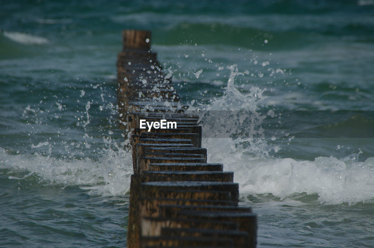 WATER SPLASHING IN SEA AGAINST GROYNE