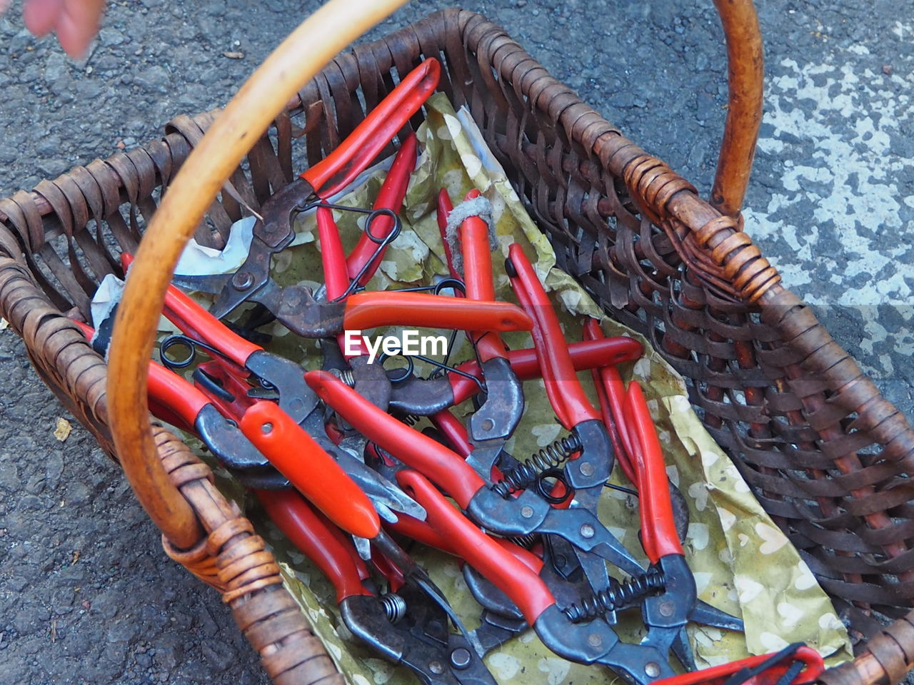 HIGH ANGLE VIEW OF STUFFED TOY