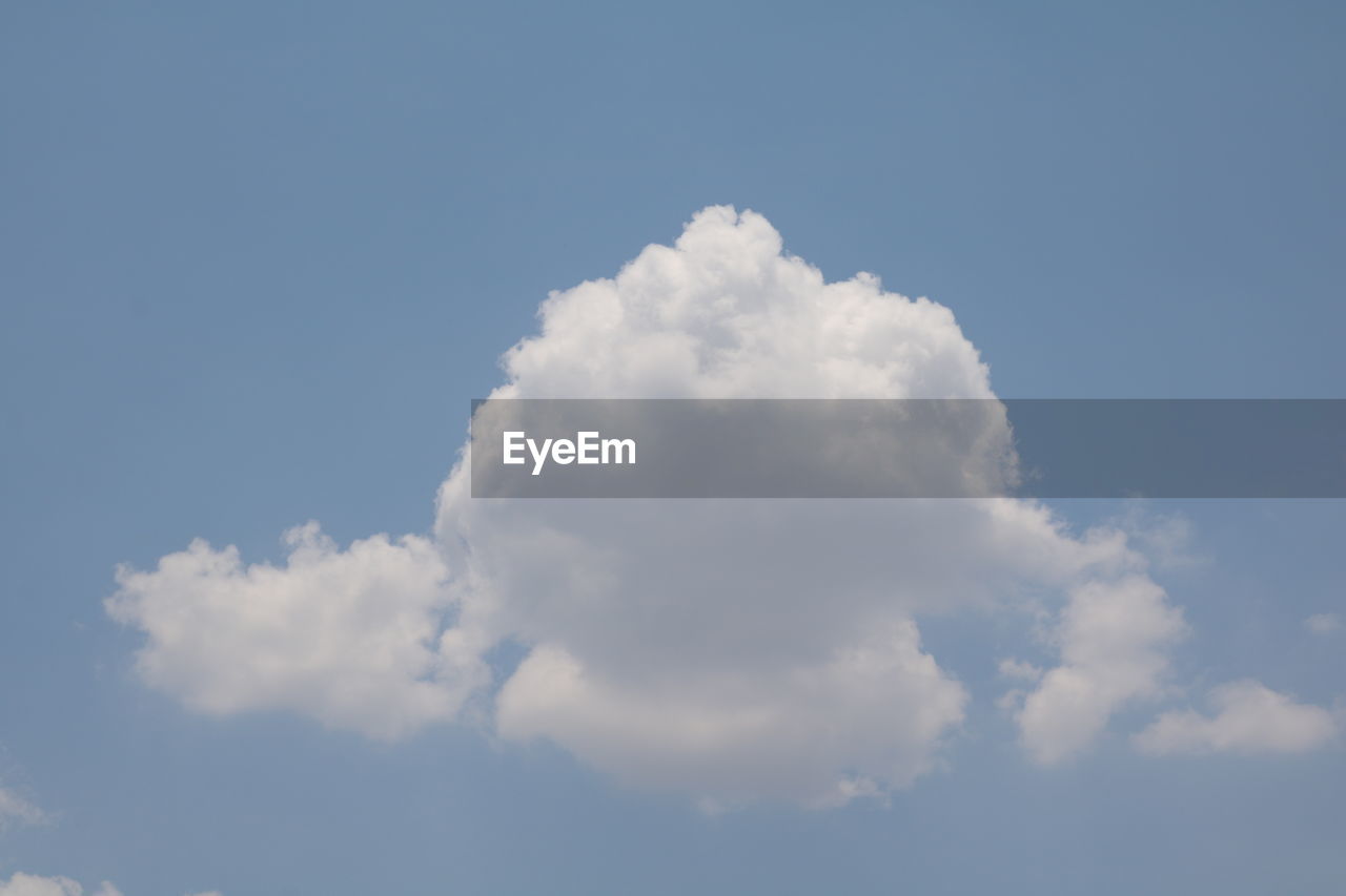 LOW ANGLE VIEW OF CLOUDS IN SKY OVER SUNLIGHT