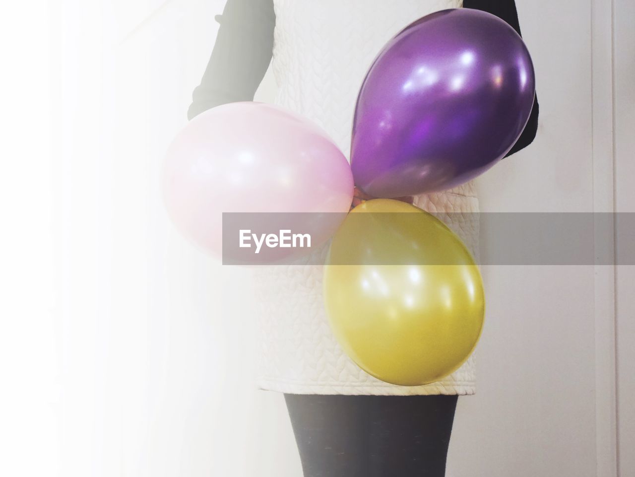 CLOSE-UP OF MULTI COLORED BALLOONS AT HOME