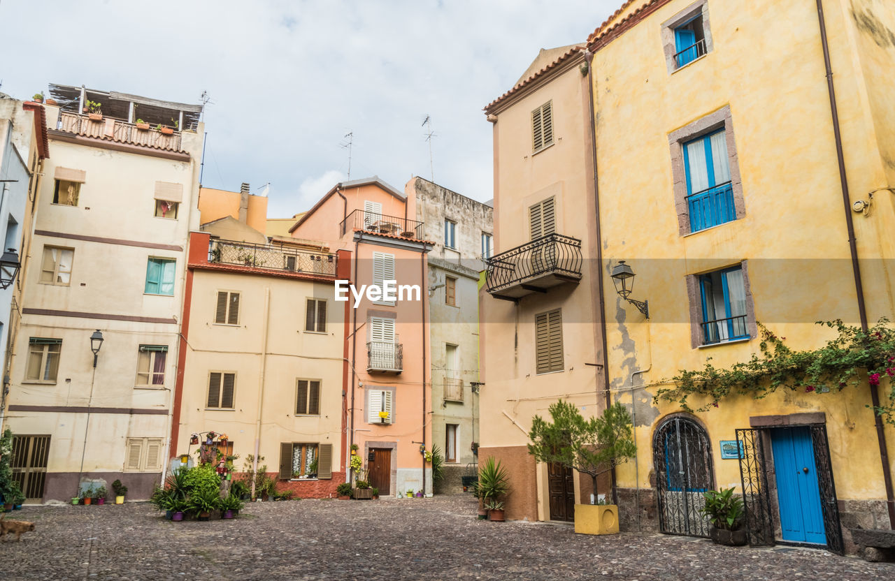 LOW ANGLE VIEW OF BUILDINGS IN TOWN