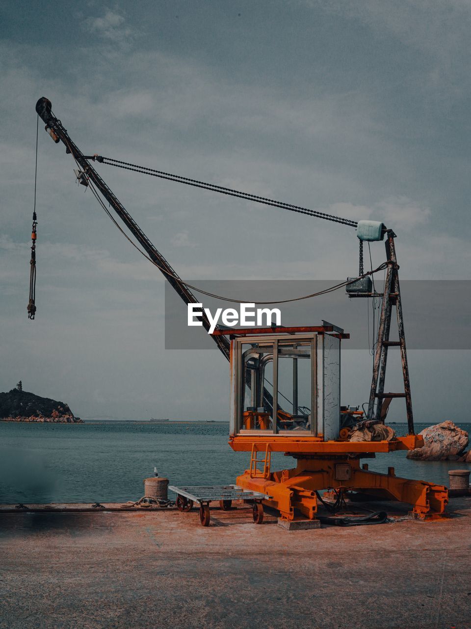 CRANES AT COMMERCIAL DOCK