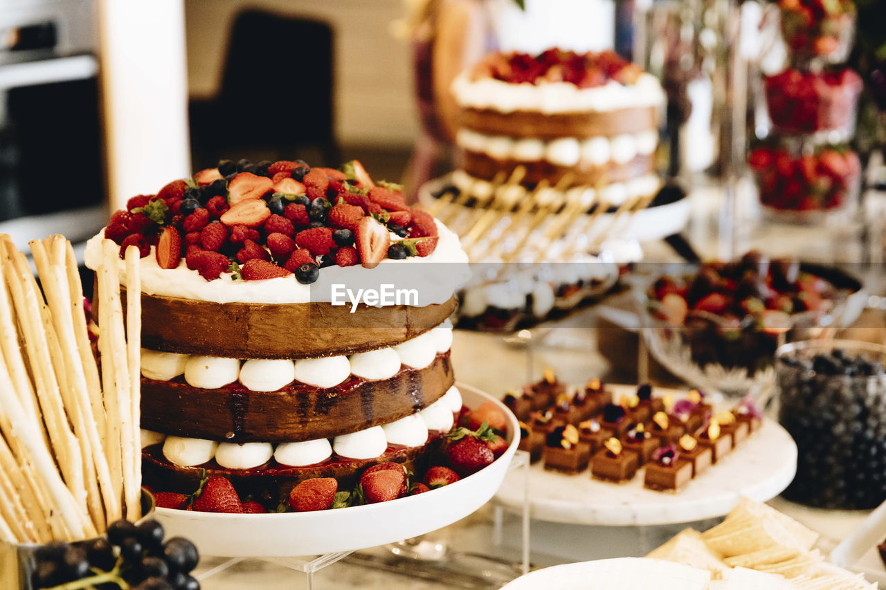 CLOSE-UP OF CAKE WITH ICE CREAM