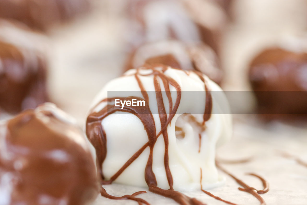 CLOSE-UP OF CHOCOLATE ICE CREAM