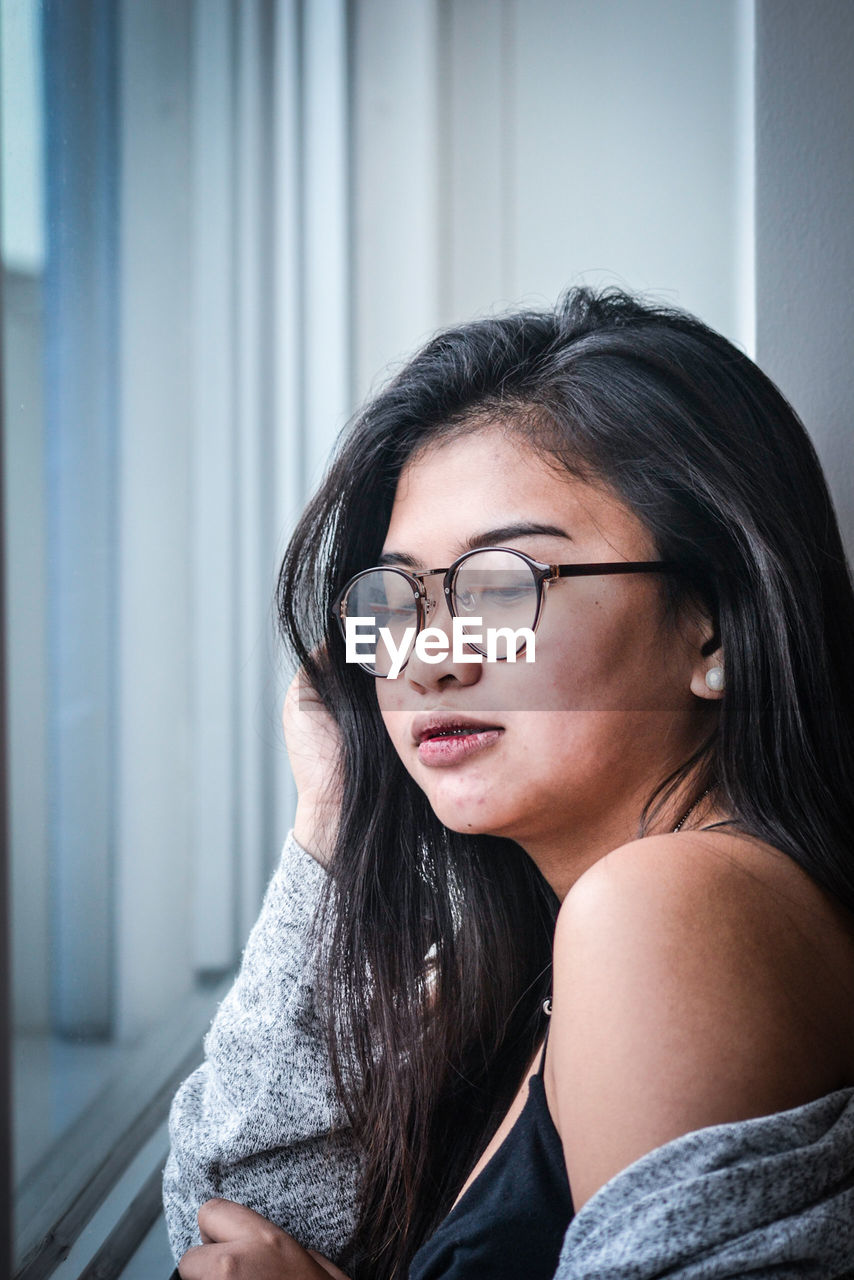 Close-up of young woman wearing eyeglasses