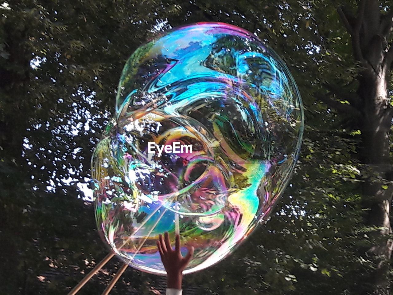 HIGH ANGLE VIEW OF BUBBLES IN MID-AIR