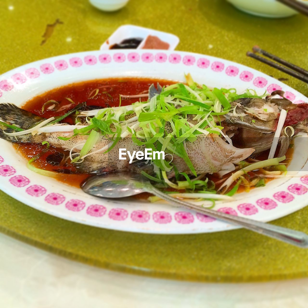 CLOSE-UP OF NOODLES IN PLATE