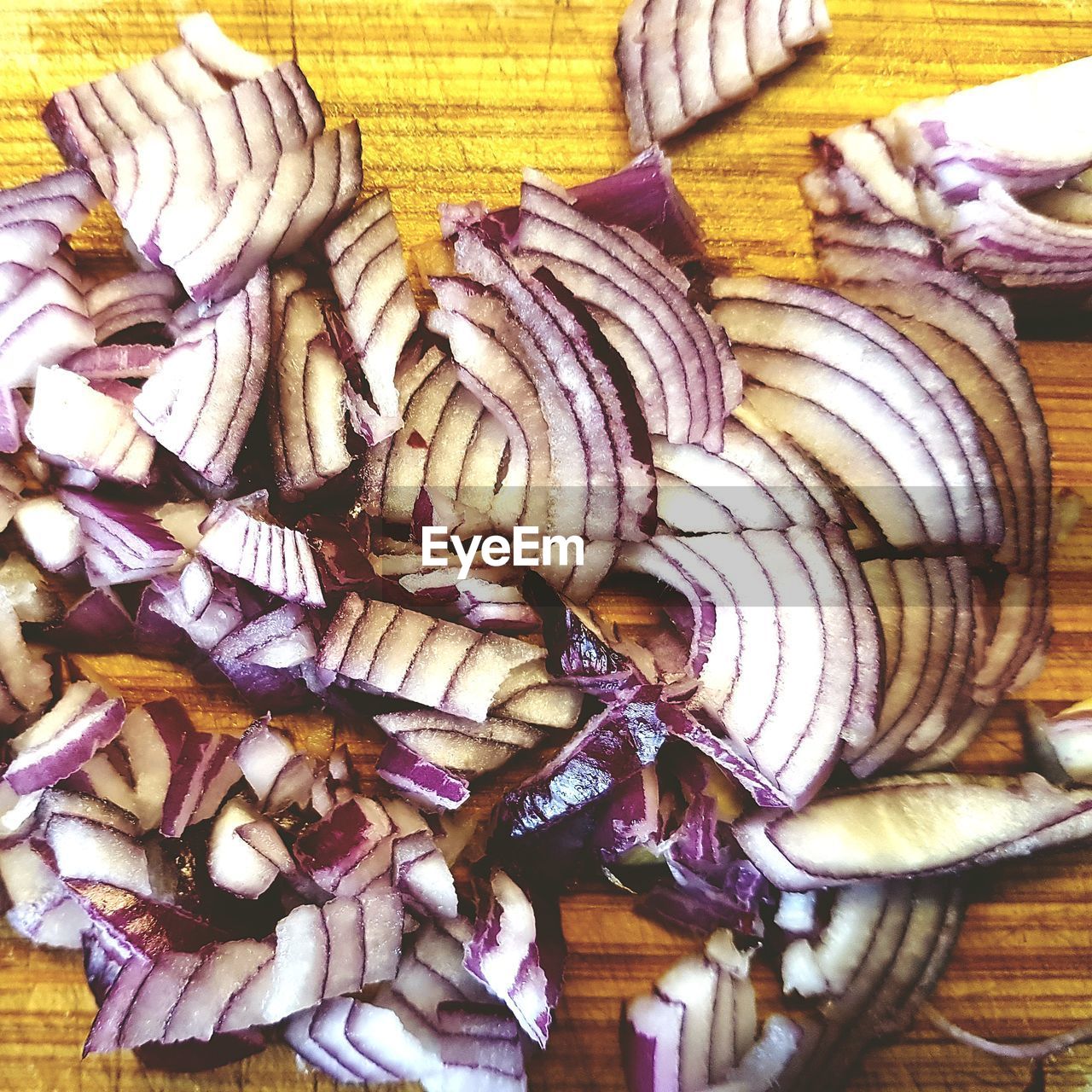 HIGH ANGLE VIEW OF CHOPPED MUSHROOMS IN TABLE