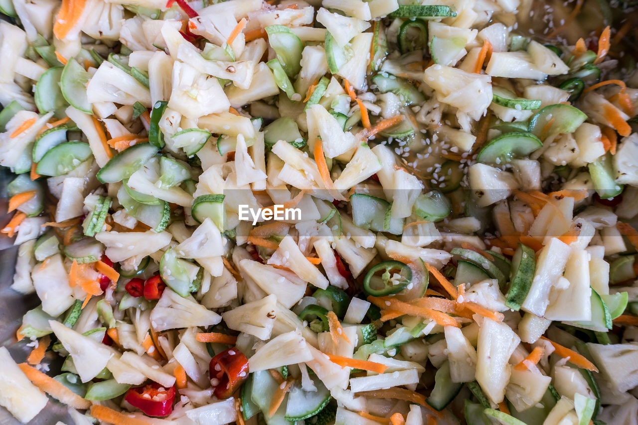 FULL FRAME SHOT OF CHOPPED VEGETABLE