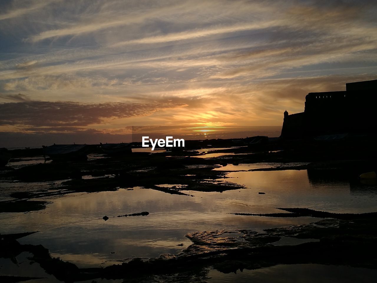 VIEW OF SEA AGAINST SUNSET SKY