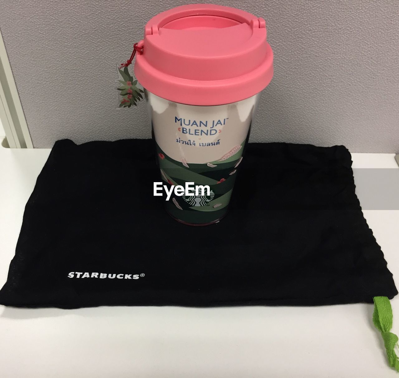 HIGH ANGLE VIEW OF COFFEE CUP ON TABLE