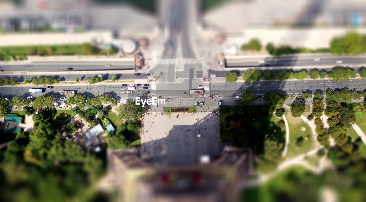 Tilt-shift image of eiffel tower by street