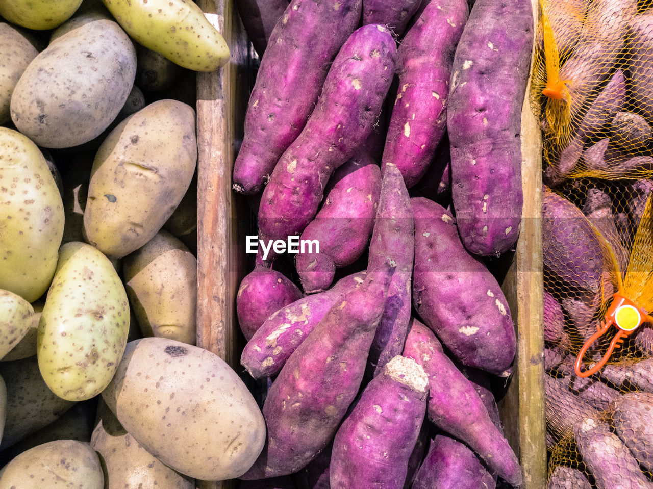 FULL FRAME SHOT OF FRESH VEGETABLES AT MARKET STALL