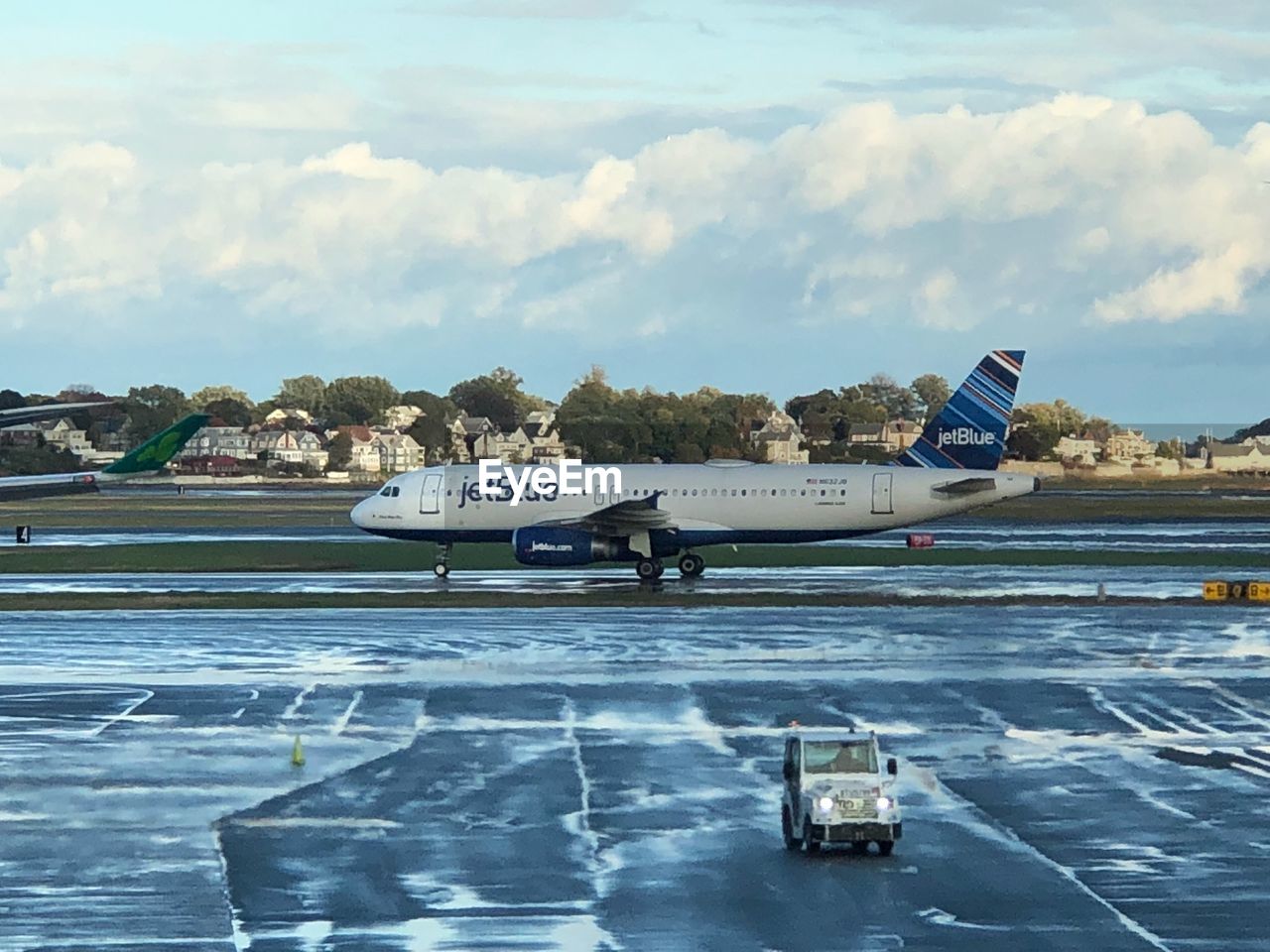 AIRPLANE ON AIRPORT AGAINST SKY