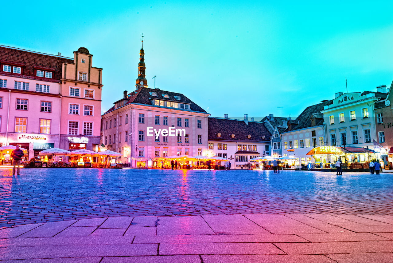 VIEW OF BUILDINGS IN CITY