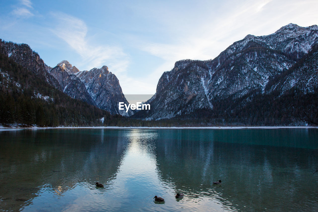 SCENIC VIEW OF LAKE AGAINST MOUNTAINS