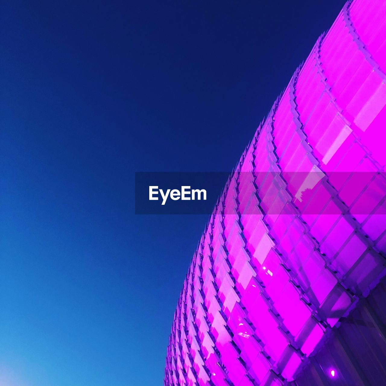 LOW ANGLE VIEW OF ILLUMINATED FERRIS WHEEL AGAINST SKY