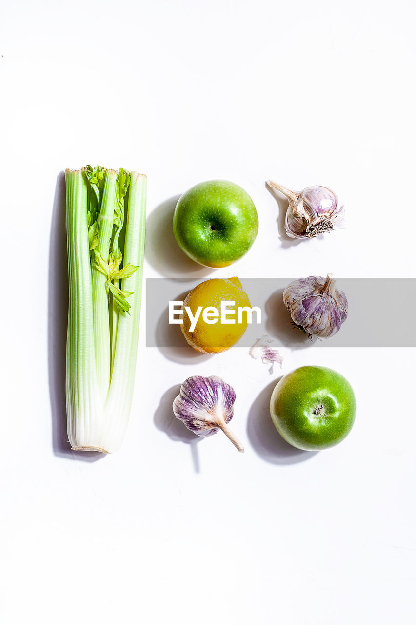 HIGH ANGLE VIEW OF FRUITS AND WHITE ON PLATE