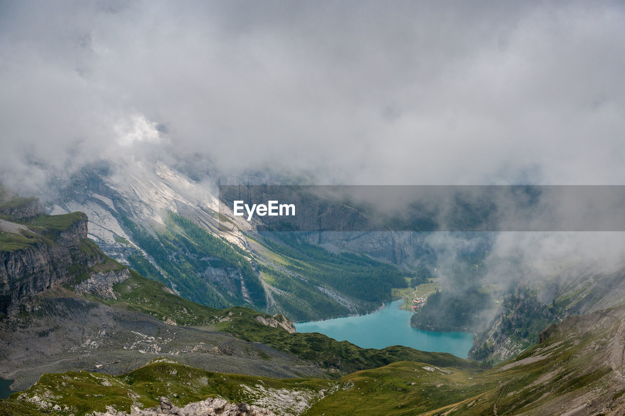 AERIAL VIEW OF MOUNTAIN RANGE AGAINST SKY